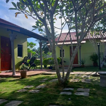 פנתאי צנאנג Motel Aurora Damai מראה חיצוני תמונה