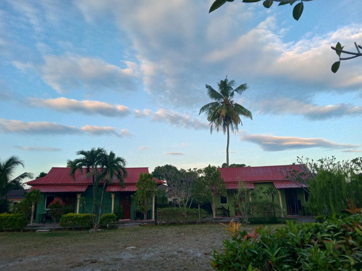 פנתאי צנאנג Motel Aurora Damai מראה חיצוני תמונה