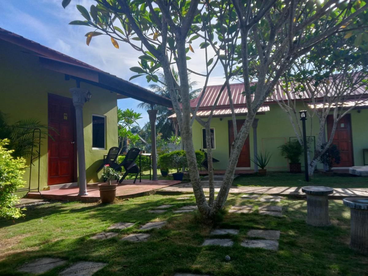 פנתאי צנאנג Motel Aurora Damai מראה חיצוני תמונה