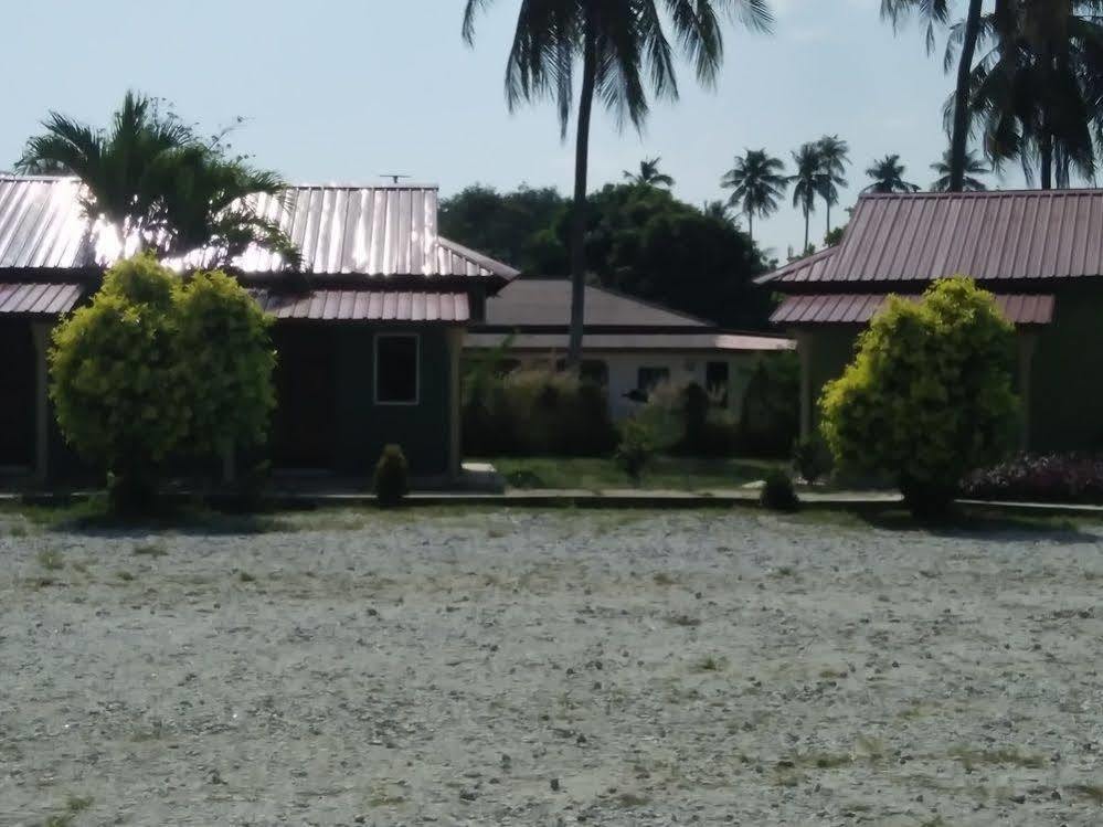 פנתאי צנאנג Motel Aurora Damai מראה חיצוני תמונה
